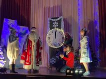 Новогодний спектакль Волшебные часы